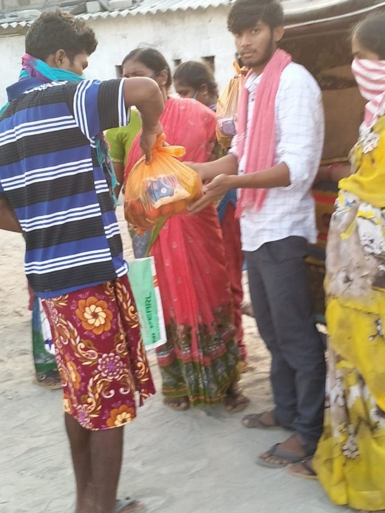 kanchikacharla villagers distributed groceries to migrant workers