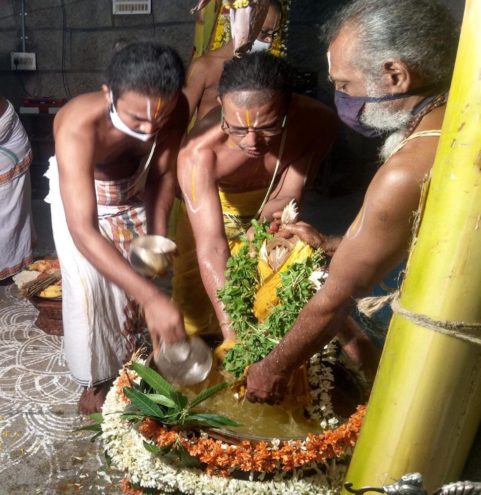  Sri Kalyana Venkateshwara Chakrasnanam of Narayanavanam Temple 