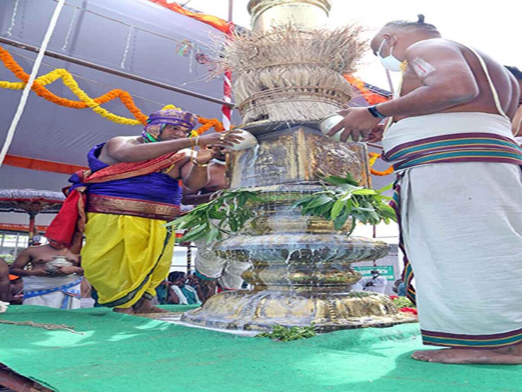 DHWAJAROHANAM MARKS COMMENCEMENT OF ANNUAL BRAHMOTSAVAMS
