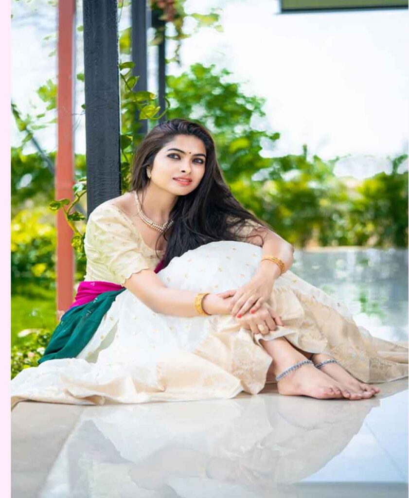 Dimple beauty DiviActor latest clicks in traditional wear Her smile and elegance DiviVadthya