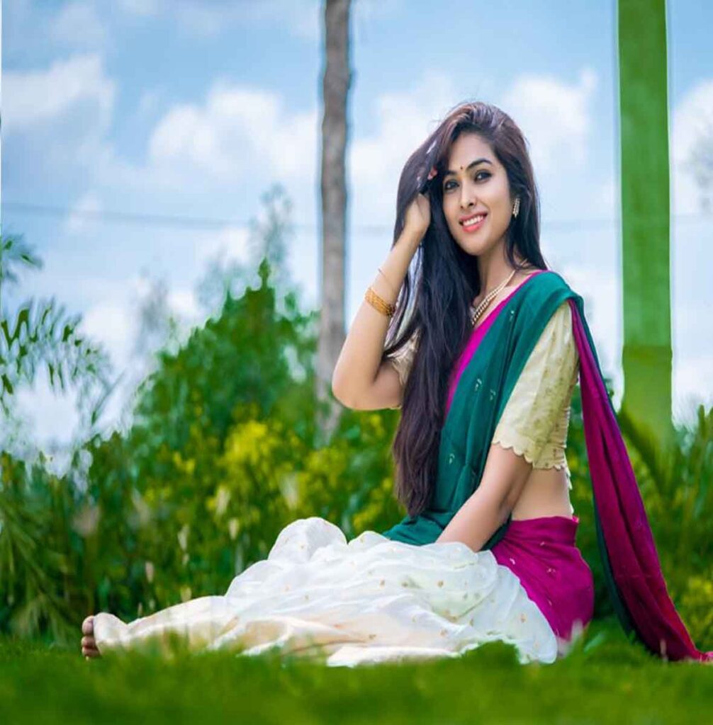Dimple beauty DiviActor latest clicks in traditional wear Her smile and elegance DiviVadthya