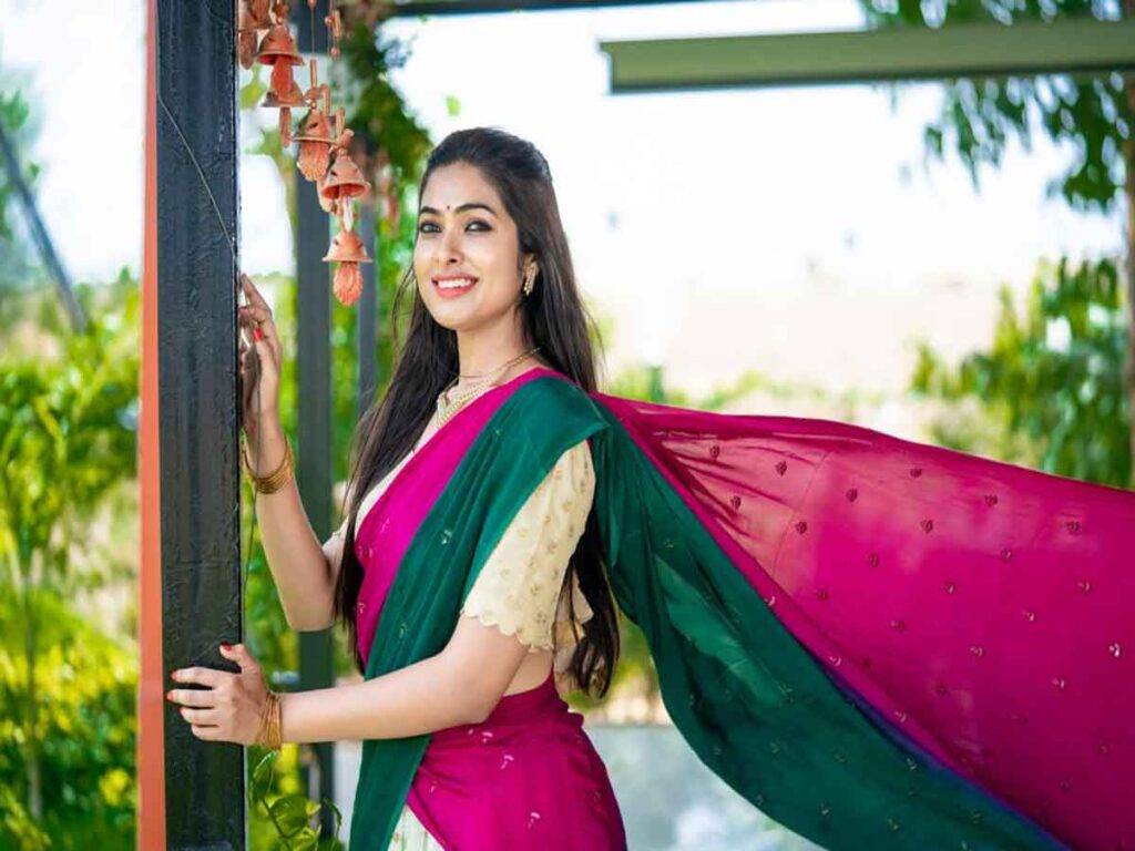 Dimple beauty DiviActor latest clicks in traditional wear Her smile and elegance DiviVadthya