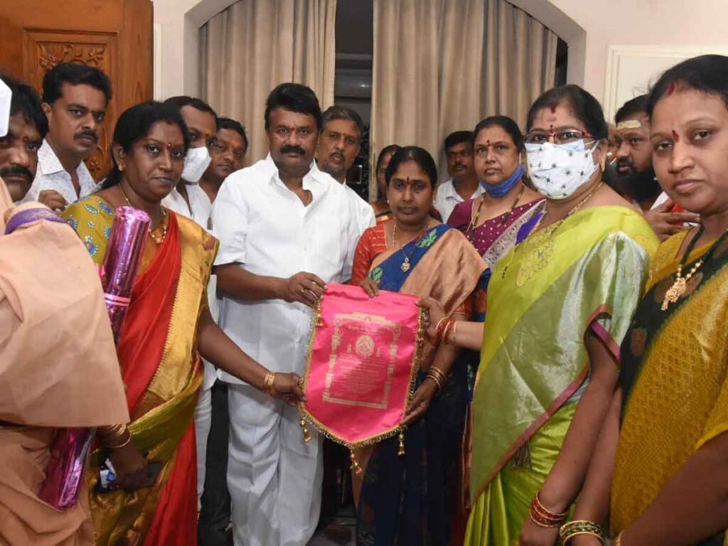 Balkampeta Renuka yellamma Temple EO Annapurna presents Ammavari Kalyanam Invitation to Ministers