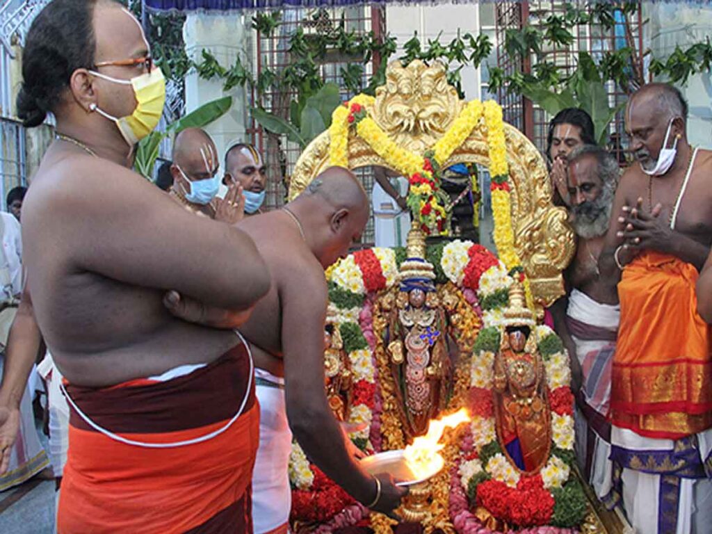 SRIVARU VISITS VIKHANASA MUNI SANNIDHI