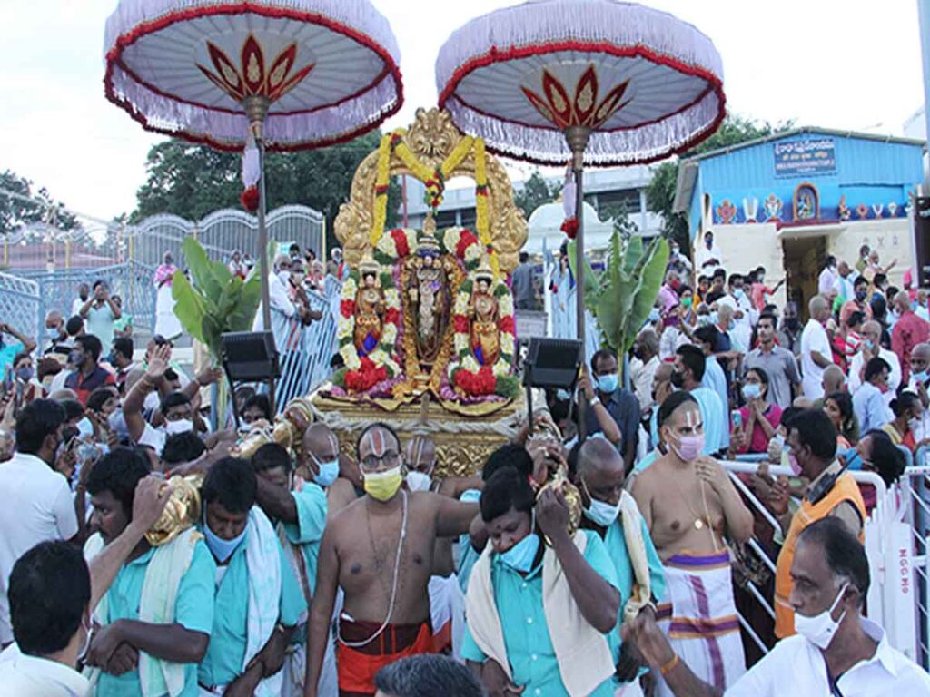 SRIVARU VISITS VIKHANASA MUNI SANNIDHI