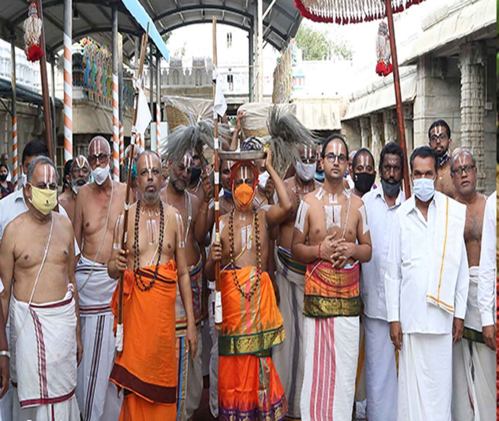 Sattumora of Sri Andal Ammavari in the temple of Sri Govindarajaswamy