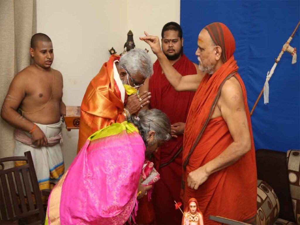 TTD CHAIRMAN MEETS VISAKHA SARADA PEETHAM SEER