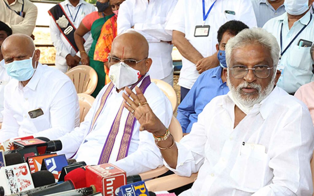 DARSI MLA SRI VENUGOPAL DONATES 25 GIR BREED COWS