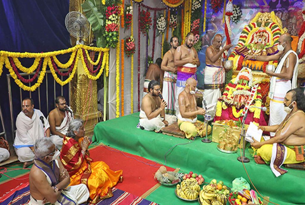 VARAMAHALAKSI VRATAM HELD WITH CELESTIAL FERVOUR AT TIRUCHANOOR