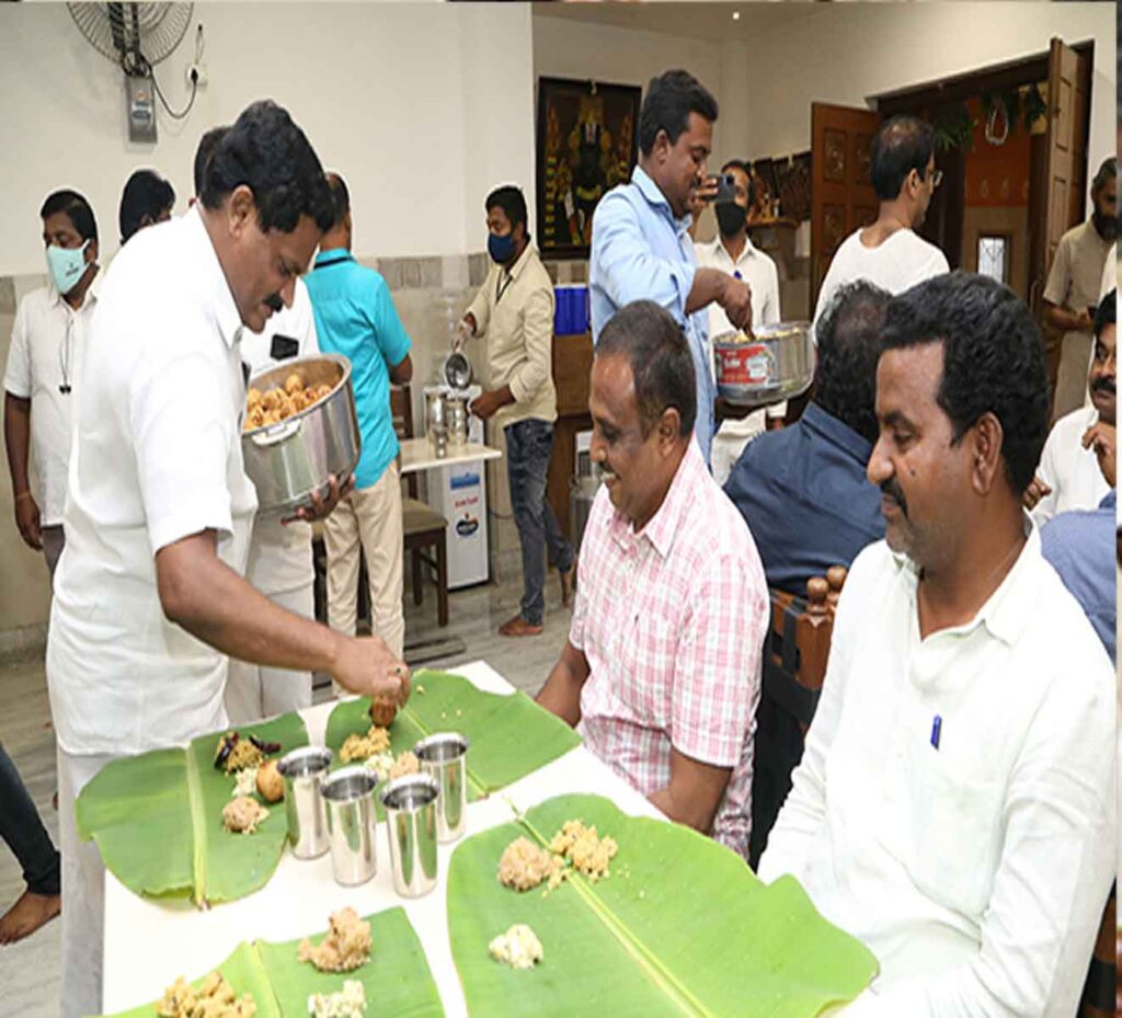 ANNAPRASADAM TO DEVOTEES ON THE LINES OF GOVINDUNIKI GO ADHARITA NAIVEDYAM