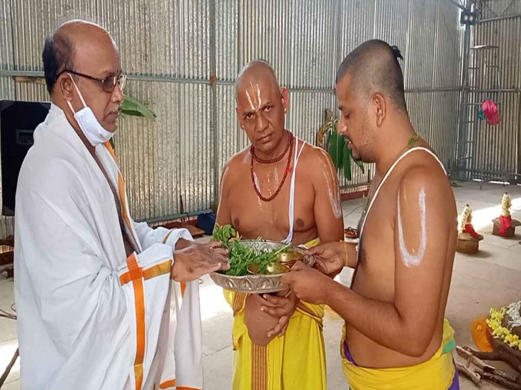 PAVITROTSAVAMS COMMENCES AT VONTIMITTA