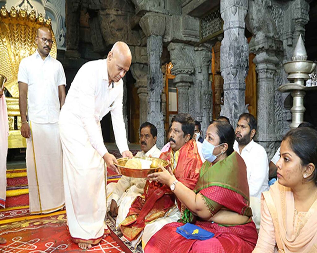 Tirupati TWO MORE TAKE OATH AS TTD BOARD MEMBERS 365Telugu