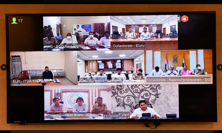 HOLDS MEETING WITH DISTRICT COLLECTORS & OFFICIALS