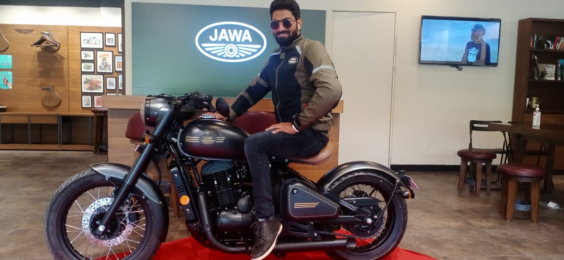 Delivery of Jawa Perak started in Hyderabad