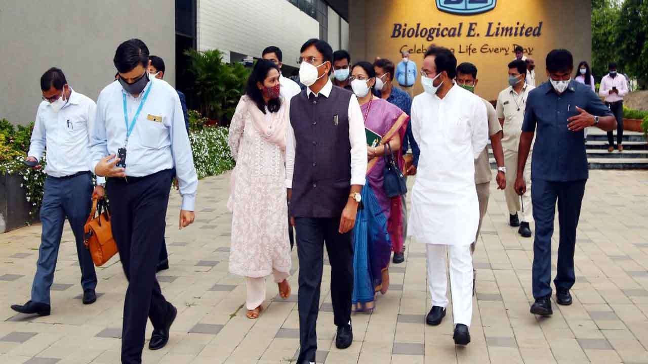 Mansukh Mandaviya and G. Kishan Reddy review the production of Vaccines in Hyderabad today