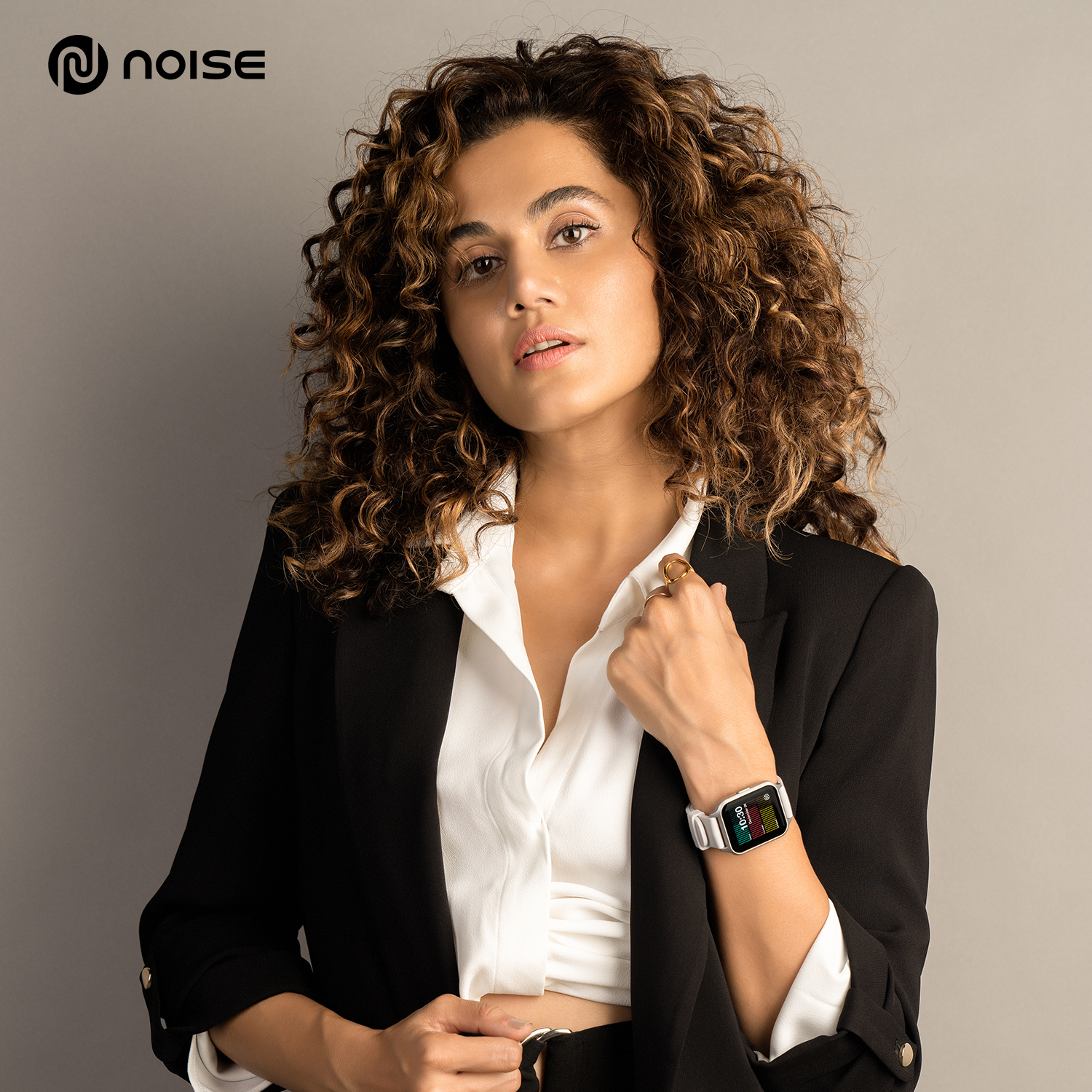 Taapsee Pannu wearing Noise's smartwatch_